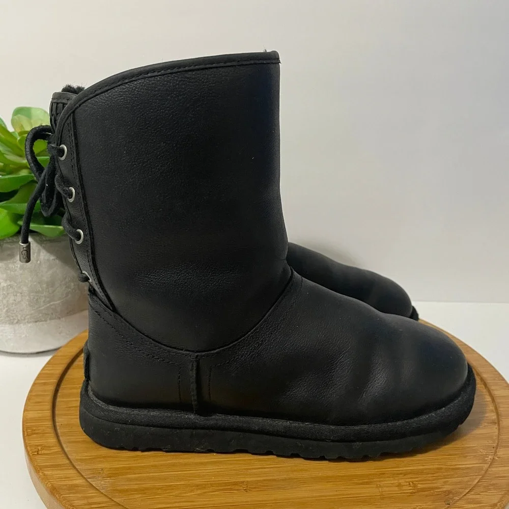 UGG Australia Bailey Bow II Black Leather Bootie Women’s Shearling‎ Ankle Boot